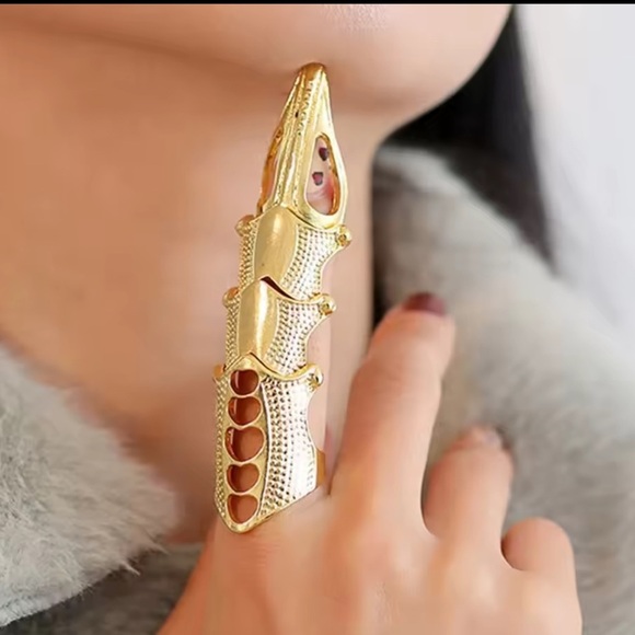 🎃Anthropologie  Gothic Finger Armor Ring Adjustable Halloween Statement Skull OS - Picture 3 of 12